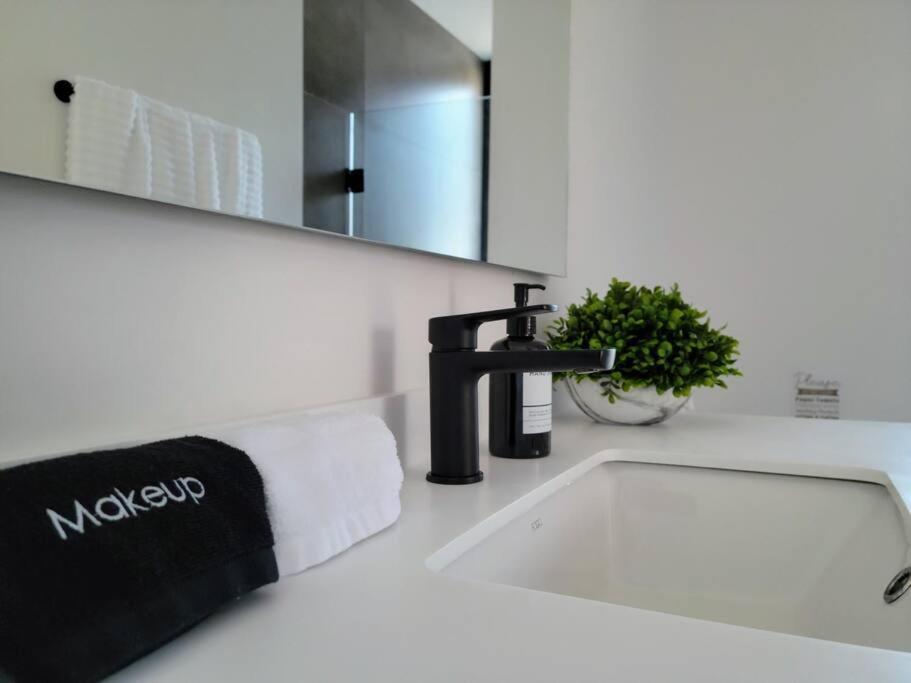 Endless Summer - 2Bed 2Bath Condo - Seasonly Heated Pool With Ocean Views - 5Min Walk To Beach - Fibre Internet - Sleeps 6 Cabo San Lucas Buitenkant foto
